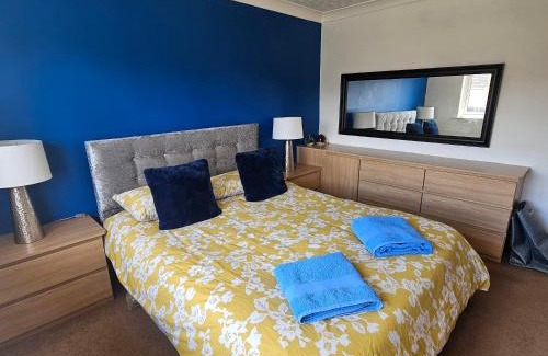 Welford House | 3 Bed House - Sleeps 7 - Parking - Wifi