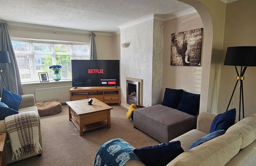 Welford House | 3 Bed House - Sleeps 7 - Parking - Wifi