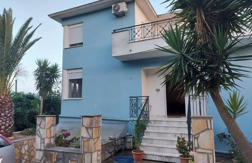 Agios Nikolaos House | 3-Bed House Sleeps 7 with Garden