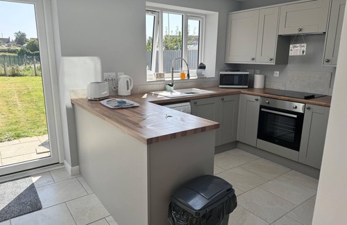 Heacham House | 3 Bed House - Sleeps 6 - Pets - Garden - Parking