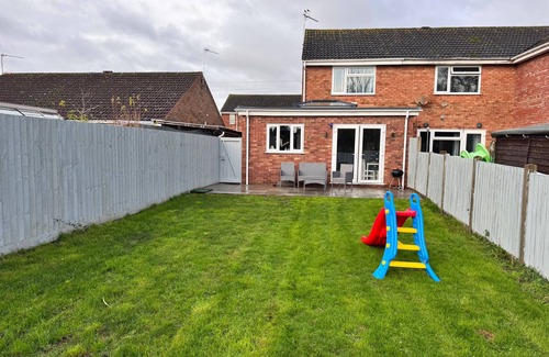 Heacham House | 3 Bed House - Sleeps 6 - Pets - Garden - Parking