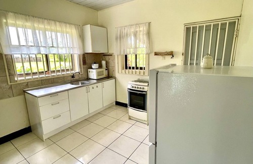 Paramaribo Apartment | 3 Bed House - Sleeps 6 - Garden - Parking - Wifi