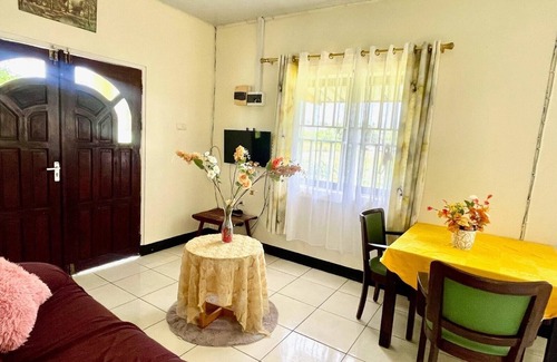Paramaribo Apartment | 3 Bed House - Sleeps 6 - Garden - Parking - Wifi