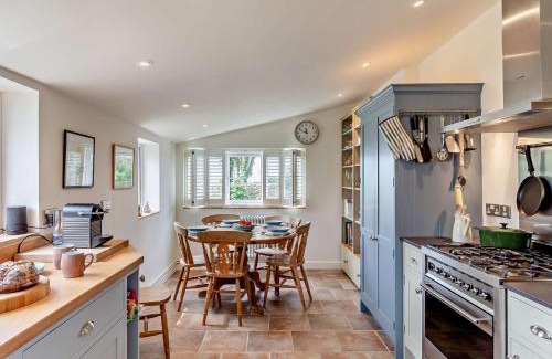 Charmouth House | 3 Bed in Charmouth 93420
