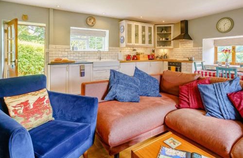 Abergavenny House | 3 Bed in Crickhowell 48309