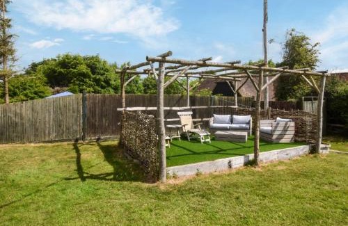 Heathfield House | 3 Bed in Heathfield 93718
