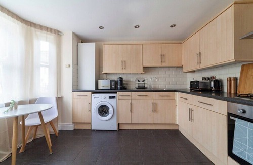 Stratford House | 3-Bed Large Garden House Stratford,Free Parking