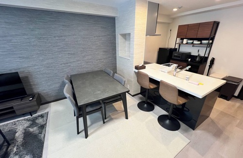 Joto Apartment | 3 bed room max 6 persons! Easy access to Namba and Shinsaibashi! 4 min.