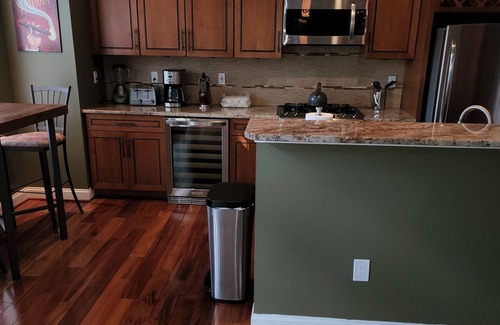 Forest Glen House | 3 bed twnhome 3 blocks to metro & 495 Hwy w/Garage