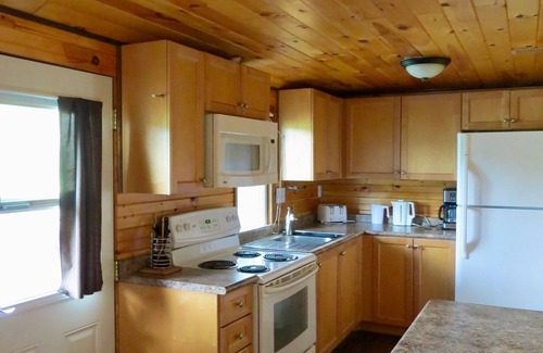 Port Severn Cottage | 3 BEDRM WATERFRONT COTTAGE, CANOE, KAYAKS, WIFI