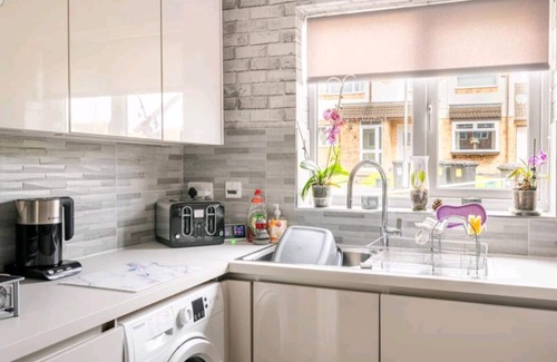 Wrexham House | 3 Bedroom - 1 Bathroom - Garden - Pet Friendly