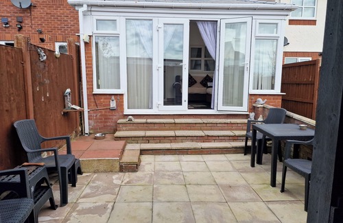Wrexham House | 3 Bedroom - 1 Bathroom - Garden - Pet Friendly