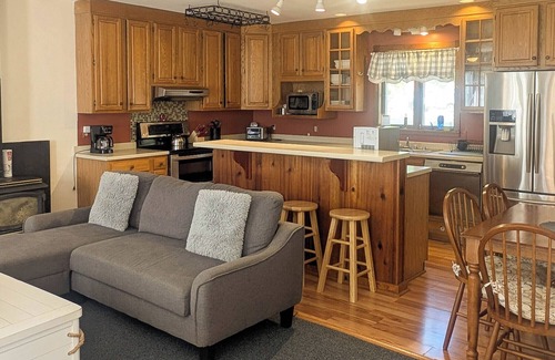 Bar Harbor House | 3 Bedroom 2 Bath Carriage House. Pet Friendly!