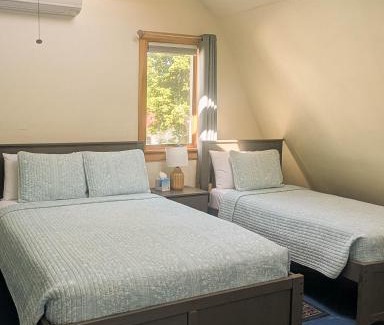 Bar Harbor House | 3 Bedroom 2 Bath Carriage House (Pet Friendly)