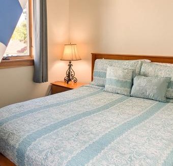 Bar Harbor House | 3 Bedroom 2 Bath Carriage House (Pet Friendly)