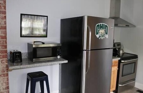 Athens House | 3 Bedroom, 2 Bath, Hike to Downtown, Porch, FREE Wi-Fi, Wash/Dryer, and Parking