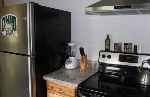 Athens House | 3 Bedroom, 2 Bath, Hike to Downtown, Porch, FREE Wi-Fi, Wash/Dryer, and Parking