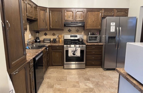 Newark House | 3-bedroom 2 bath House Featuring a Music Theme Decor