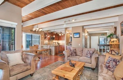 Mammoth Lakes Condo | 3 Bedroom 2 Bath Condo Adjacent to Village with Mountain Charm
