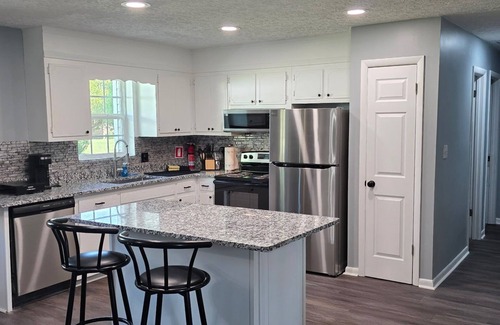 Perry House | 3-bedroom/2 full bath house in Perry, Ga with all the amenities, and hospitality