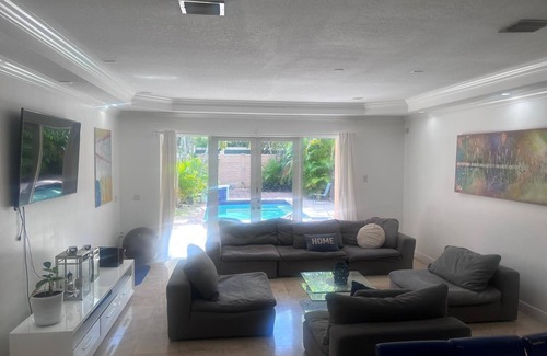 The Roads House | 3 Bedroom 3.5 Bathroom Miami Brickell Breeze Oasis