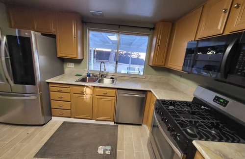 Lancaster House | 3-bedroom 6 queen beds in Lancaster