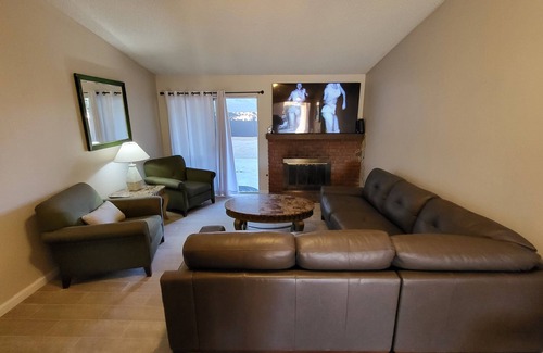 Lancaster House | 3-bedroom 6 queen beds in Lancaster