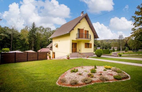 Brestovac House | 3 bedroom accommodation in Brestovac