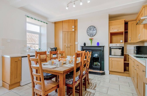 Pontefract Cottage | 3 bedroom accommodation in Featherstone, near Wakefield