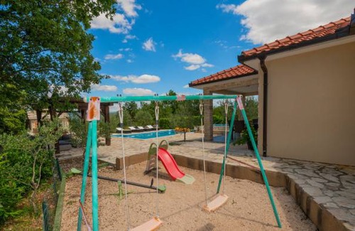 Grubine House | 3 bedroom accommodation in Grubine