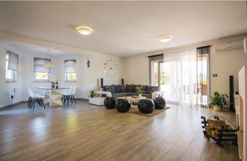 Grubine House | 3 bedroom accommodation in Grubine