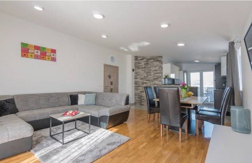 Grubine House | 3 bedroom accommodation in Grubine