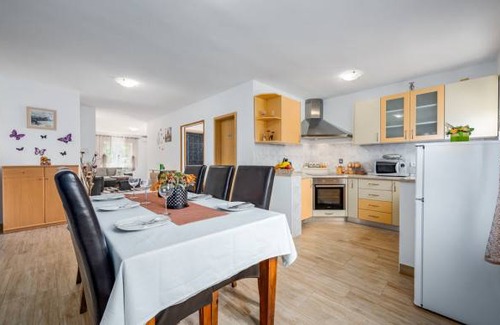 Buici Apartment | 3 bedroom accommodation in Porec