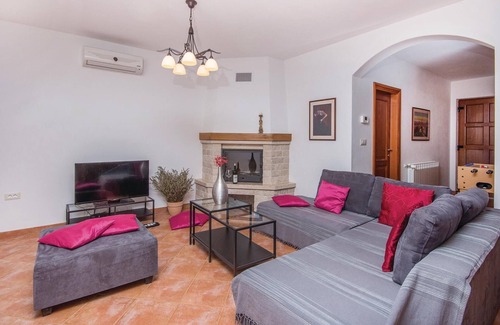 Divsici House | 3 bedroom accommodation in Divsici
