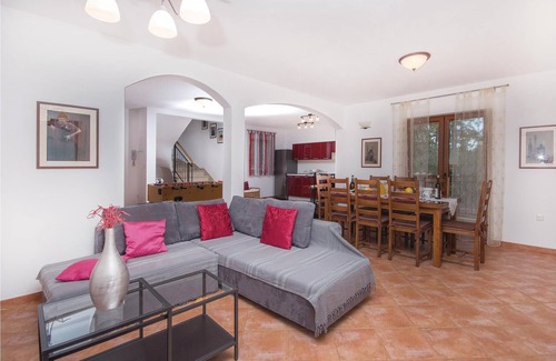 Divsici House | 3 bedroom accommodation in Divsici