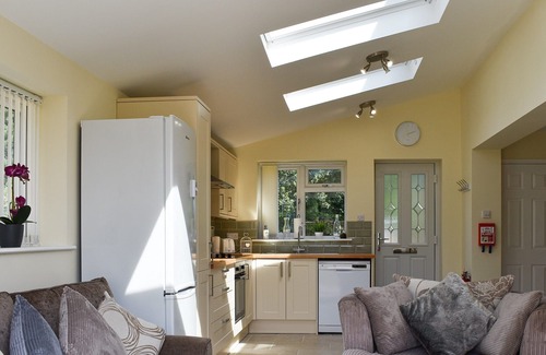 New Forest District Cottage | 3 bedroom accommodation in Downton, near Lymington