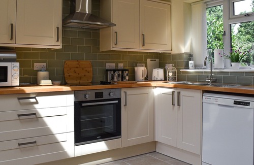 New Forest District Cottage | 3 bedroom accommodation in Downton, near Lymington