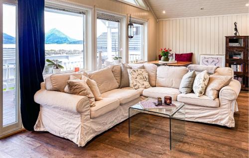 Fraena House | 3 Bedroom Amazing Home In Elnesvågen