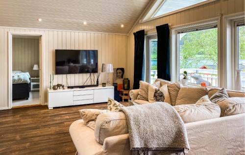 Fraena House | 3 Bedroom Amazing Home In Elnesvågen