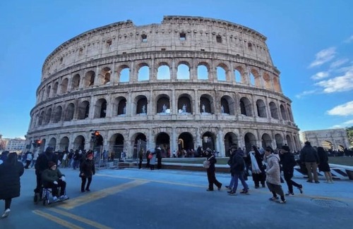 Esquilino Apartment | 3-bedroom apartment 15 min walk from Colosseum for 6 people