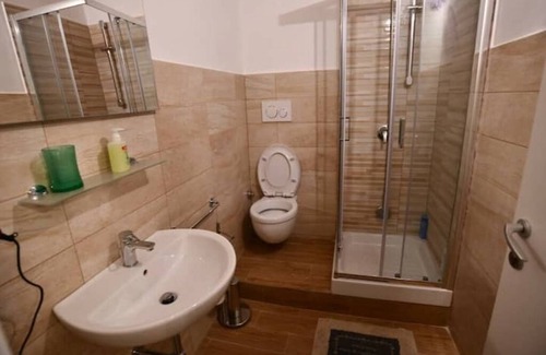 Esquilino Apartment | 3-bedroom apartment 15 min walk from Colosseum for 6 people