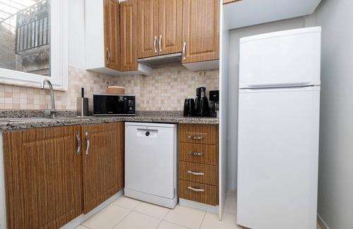 Taksim Apartment | 3-Bedroom Apartment in Vibrant Istanbul with Bosphorus View, Balcony & AC