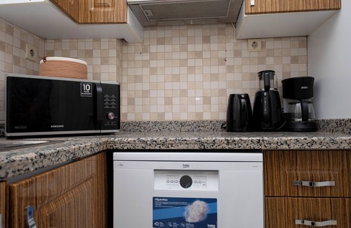 Taksim Apartment | 3-Bedroom Apartment in Vibrant Istanbul with Bosphorus View, Balcony & AC