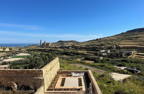 Ta' Pinu Apartment | 3-bedroom apartment in Għarb with Stunning views, breakfast and hotel amenities