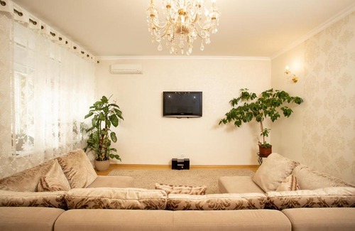 Mykolaiv Apartment | 3 bedroom apartment town center