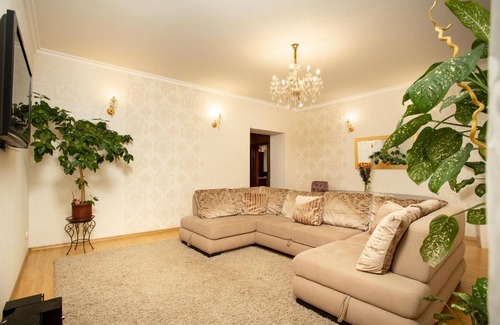 Mykolaiv Apartment | 3 bedroom apartment town center