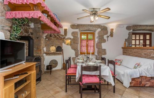 Milcetici Apartment | 3 Bedroom Awesome Apartment In Malinska