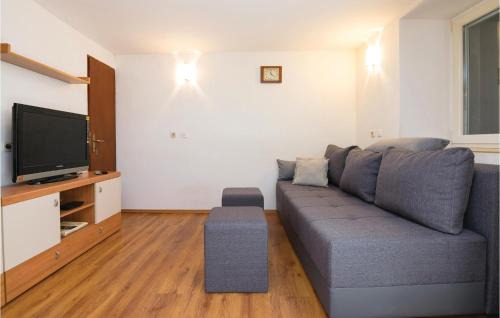 Iz House | 3 Bedroom Beautiful Home In Veli Iz