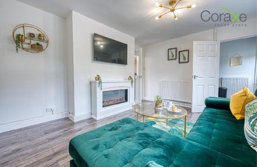 Cradley House | 3 Bedroom Blissful Living for Contractors and Families by Coraxe Short Stays