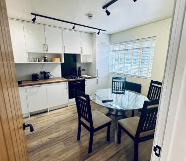Southampton House | 3 bedroom Brookwood Road apartment